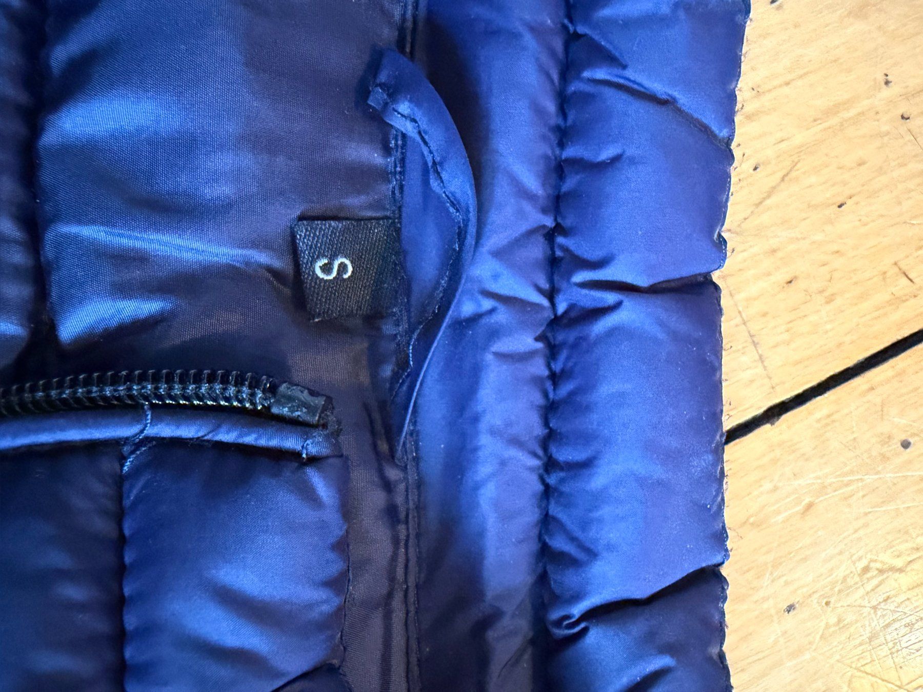 Vestes: Doudoune sans manches bleue – D'occasion à Genève par rij_7zrr 2