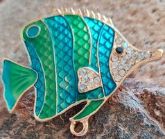 Zauberhafte Brosche / Anhänger Fisch mit Strass blau / grün