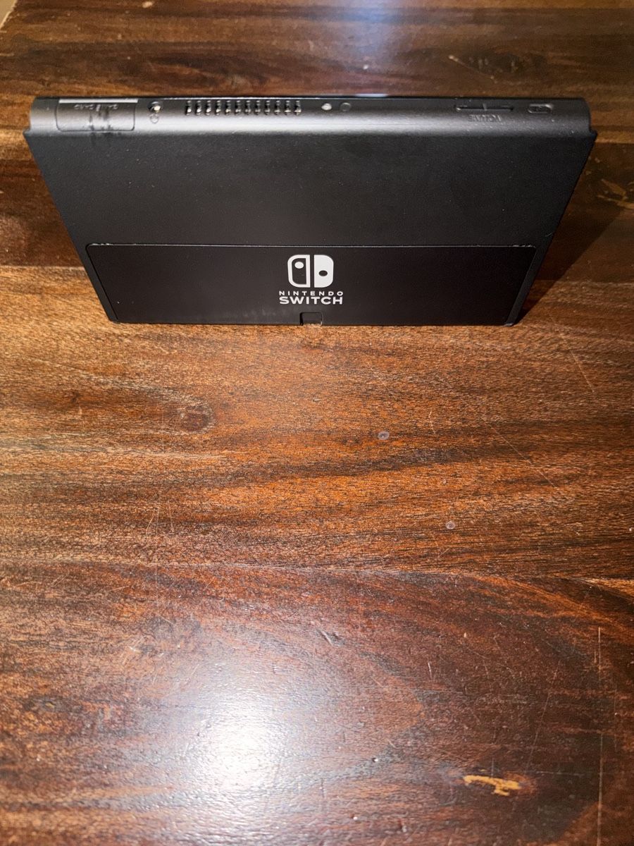 Nintendo Konsolen: Nintendo Switch OLED + Pro Controller + 5 Spiele – Gebraucht aus Zürich von Dani_46 5