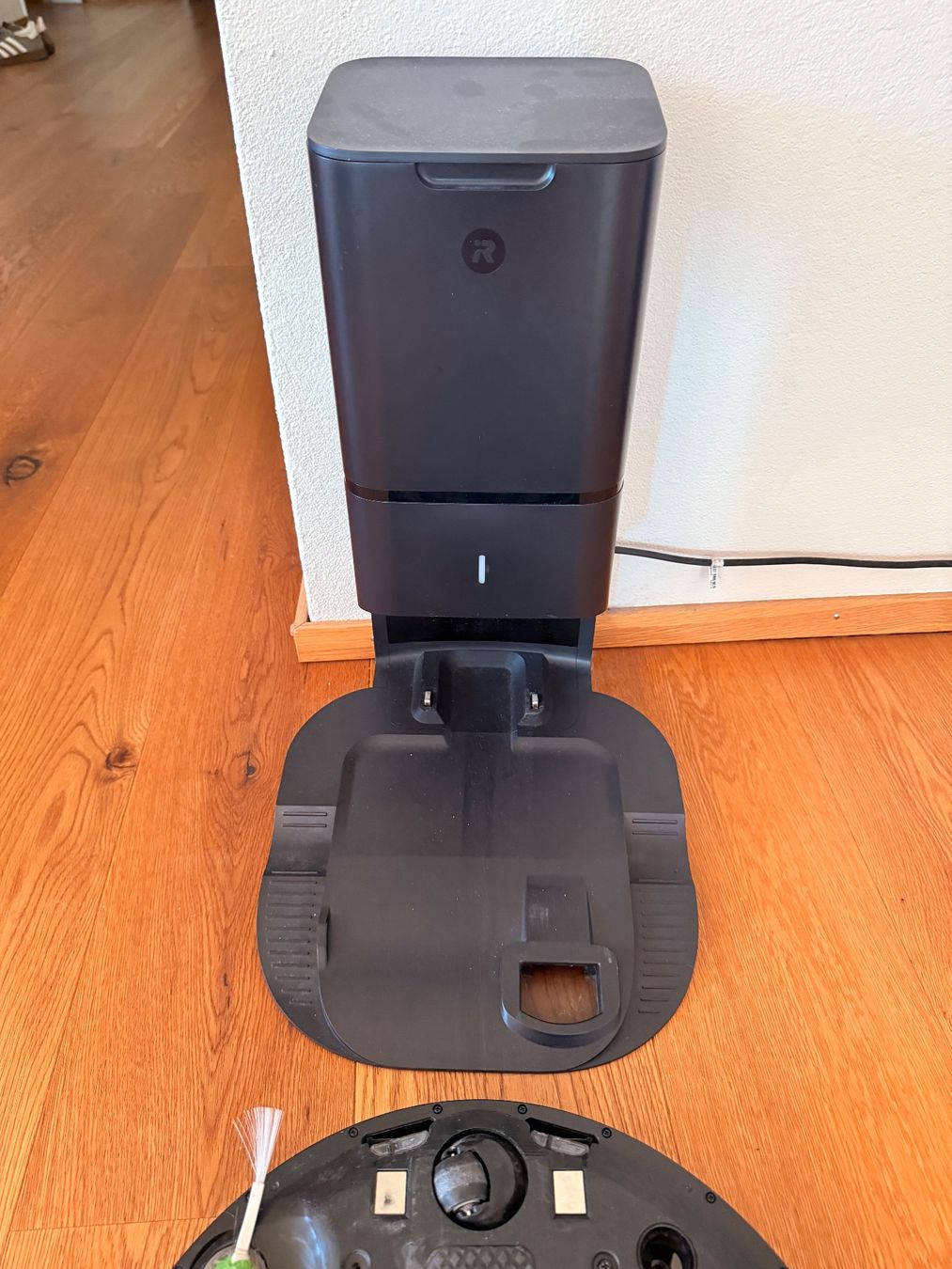 Irobot Aspirateurs & Accessoires: iRobot Roomba i7+ mit Clean Base – Défectueux à Einsiedeln par ReusingIsBetter 3