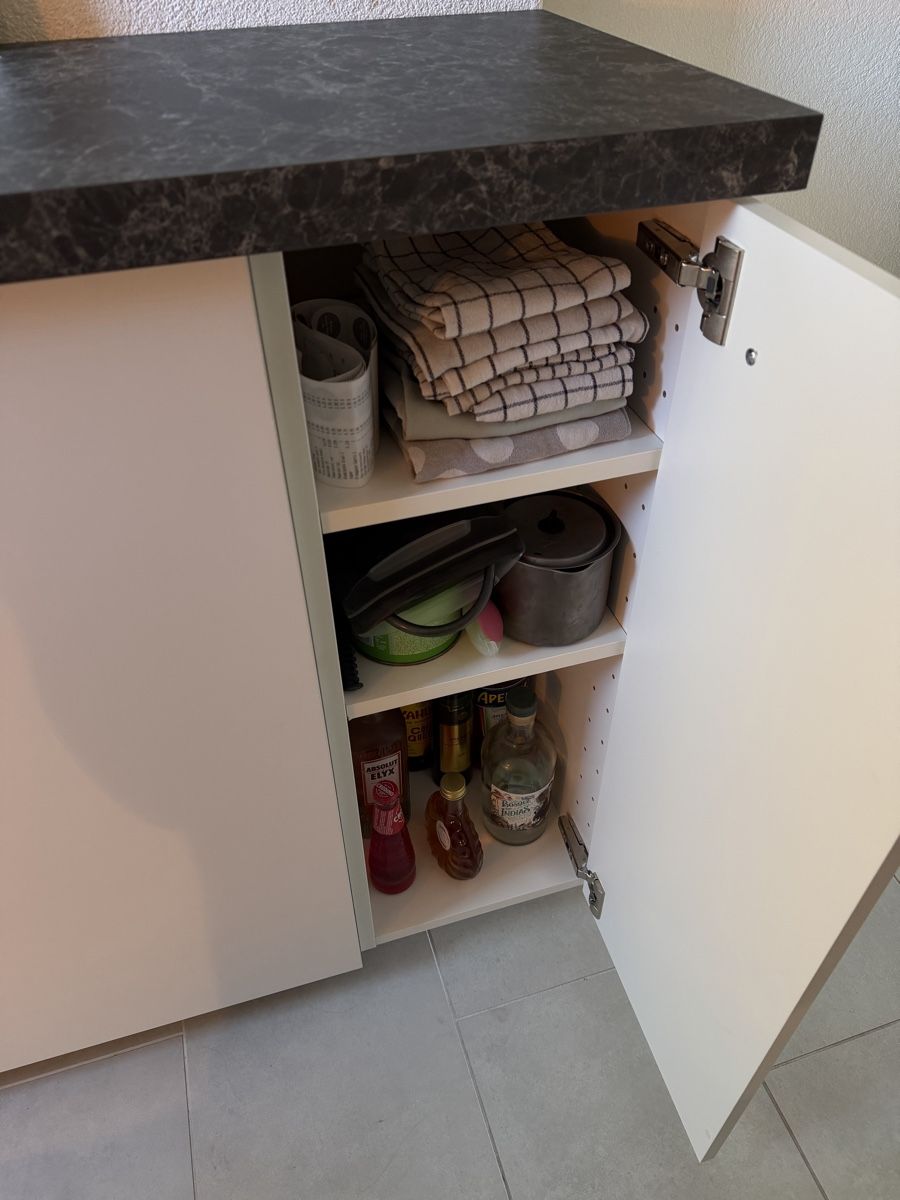 Commodes: Küchenkommode / Sideboard weiss mit dunkler Platte – D'occasion à Zürich par jen.bo 4