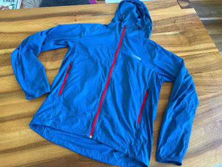 The North Face dünne Regenjacke Kapuze Herren Gr. M wie NEU