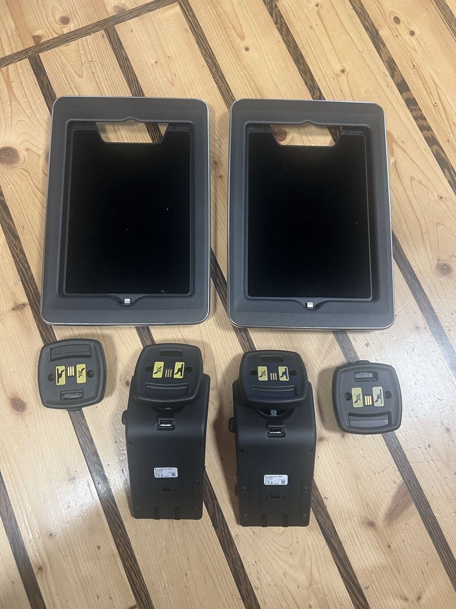 Staffa per monitor: Supporti iPad Mercedes – Usato da Soazza venduto da RM-77