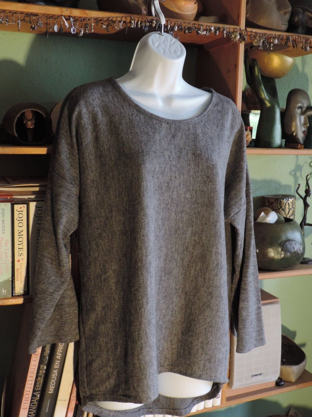 Lotti di vestiti: 2 pull gris et noir argenté – Usato da Genève venduto da Axelle333 8