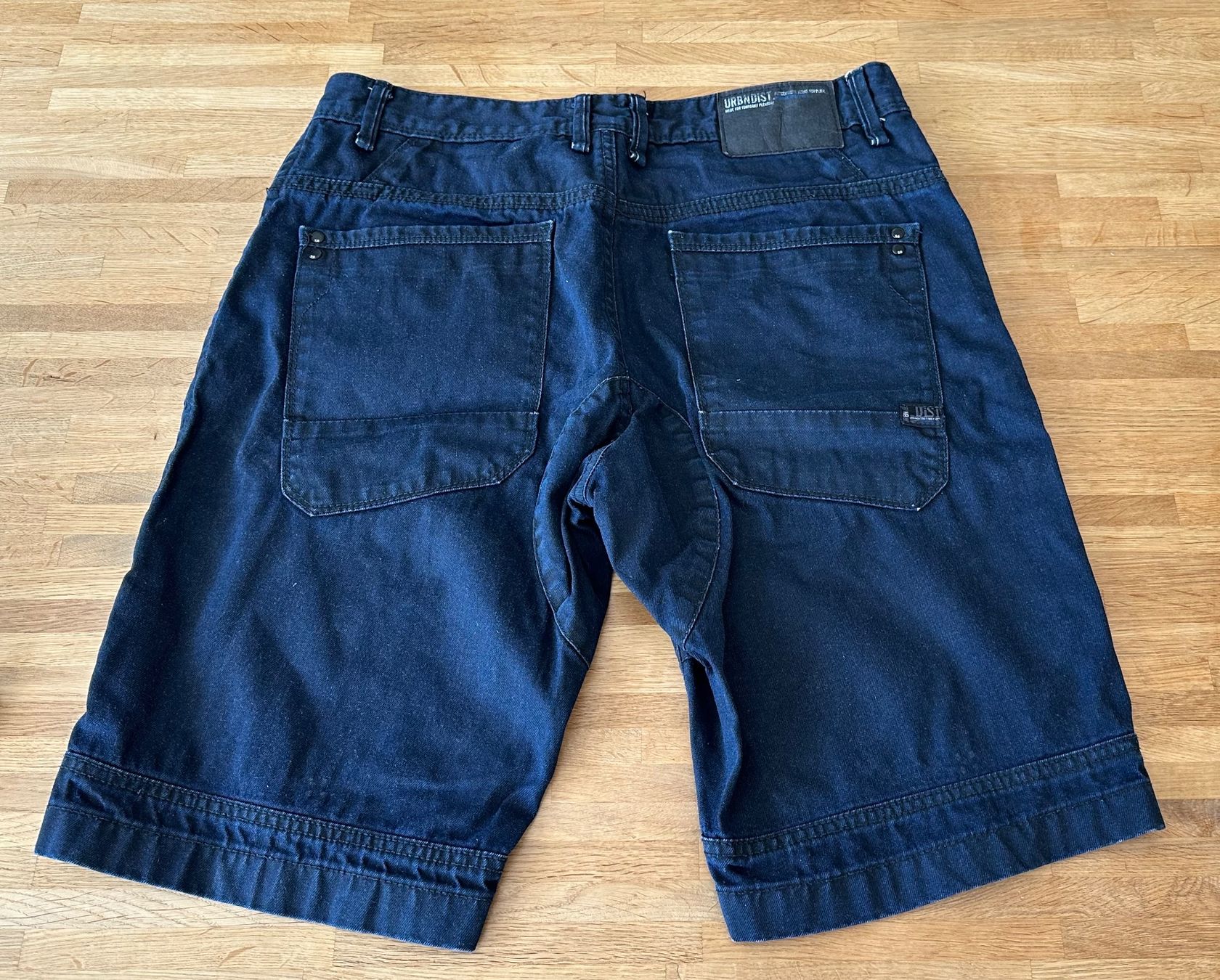C&A Pantaloni: Shorts - C&A Denim dunkelblau Gr 52 – Usato da Winterthur venduto da Secondhand-Family 1