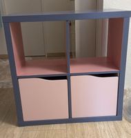 Schönes Kallax Regal mit Türen, blau-rosa