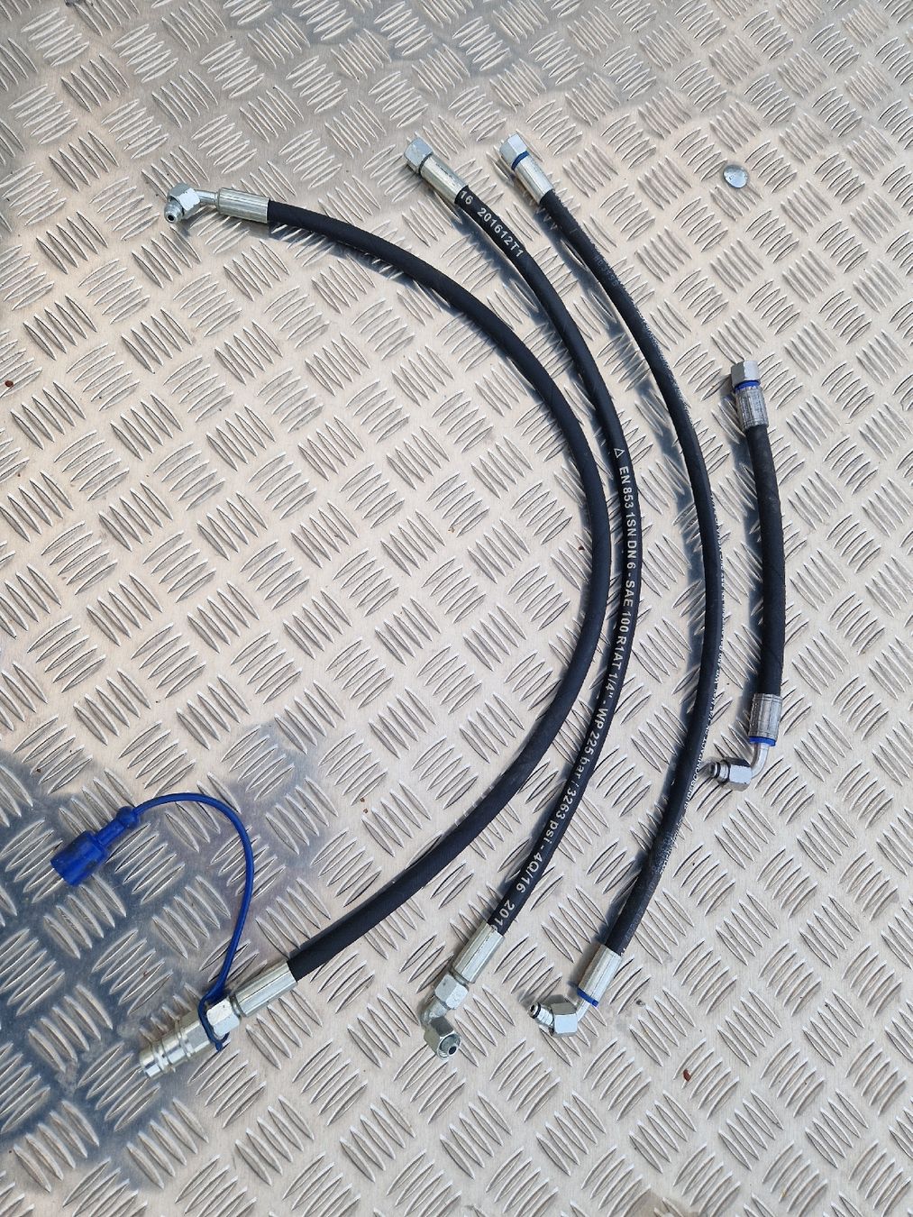 Trattori: Divers conduites hydrauliques neuves! – Nuovo (secondo la descrizione) da St. Ursen venduto da cpi23