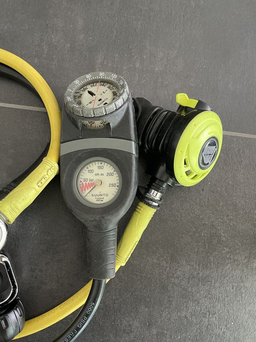 Apeks Respiratori & Giubbotti: Apeks Atemregler Set - CT20 und CTX40 – Usato da Böckten venduto da Dive-green 5