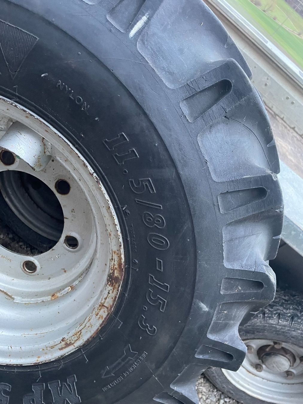 Tutte le macchine: Pneu für Dumper – Usato da Mönchaltorf venduto da hubi2000 1