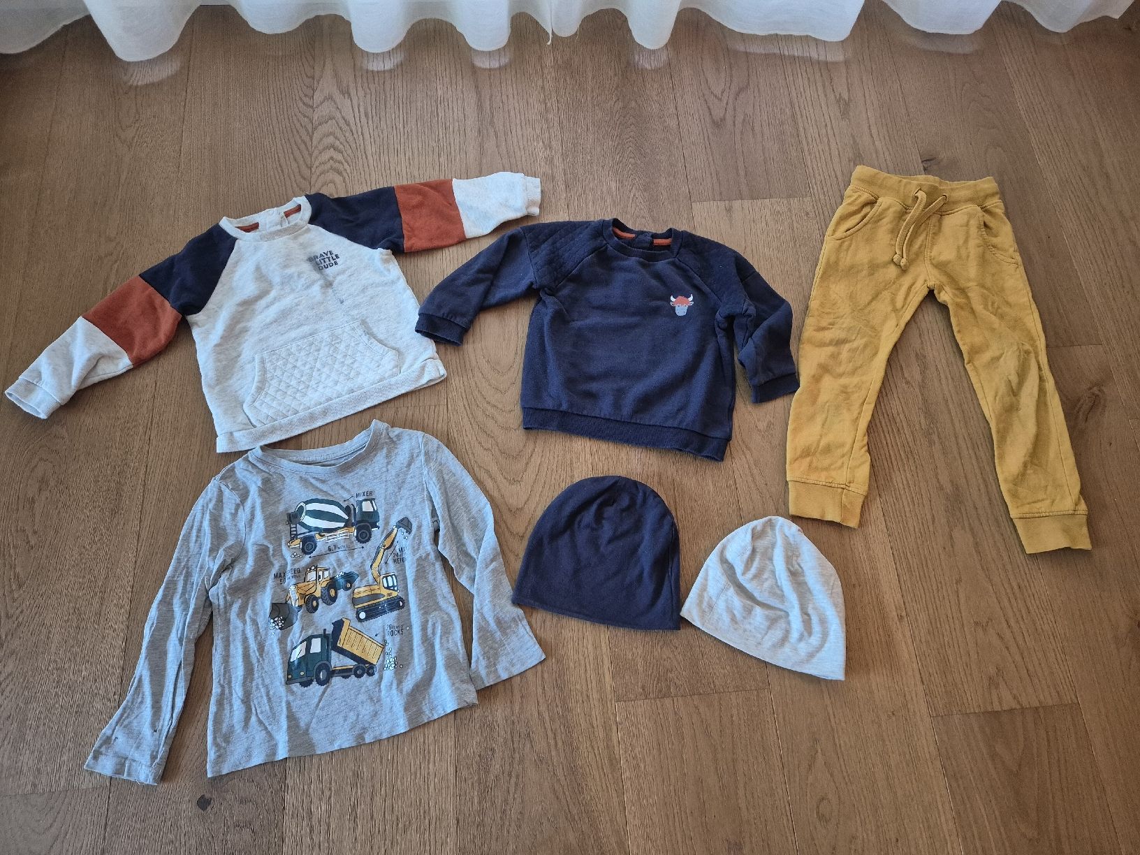 Kleiderpakete & -sets: Kleiderpaket Grösse 98/104 – Gebraucht aus Kollbrunn von guernsey11
