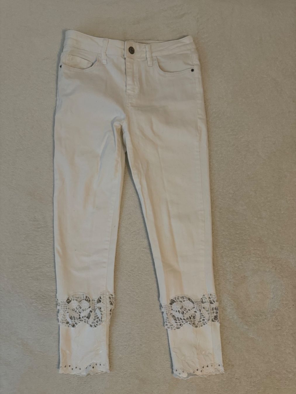 Pantaloni: Weisse Sommer Jeans mit Spitze, Grösse 28 – Usato da kloten venduto da Sneki5