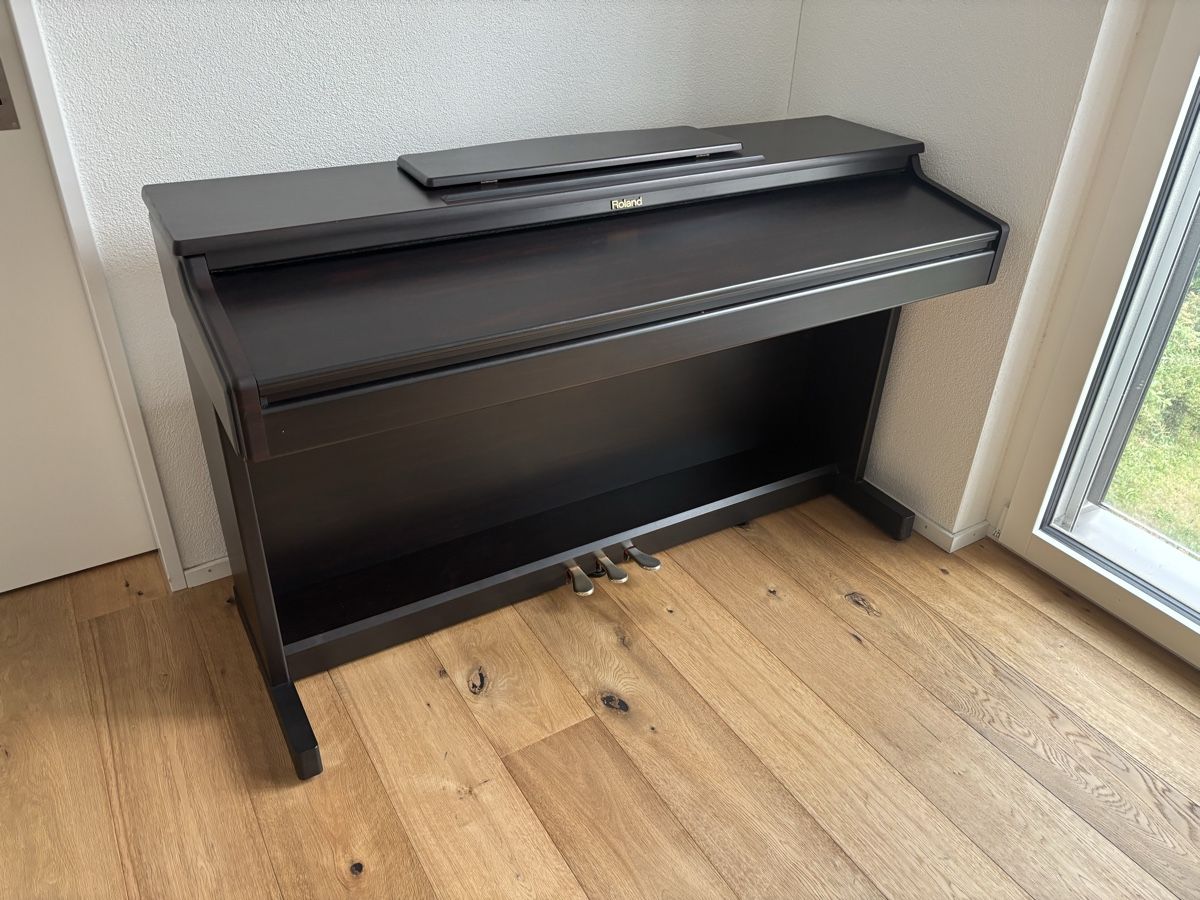 Roland Musikinstrumente: Roland Digital Piano HP 237e – Gebraucht aus Einsiedeln von luk_z69w