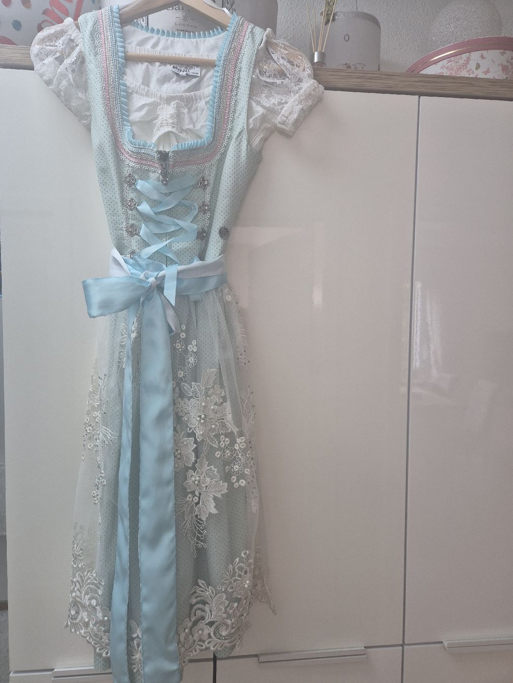 Vestiti: Dirndl, hellblau mit Spitzenschürze, Gr. 32, inkl. Bluse👗 – Usato da Richterswil venduto da ChristinW01