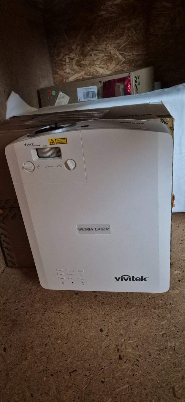 Proiettori: Vivitek Laserprojektor DU4671Z-WH – Usato da Oeschgen venduto da EHS_Betriebs 1