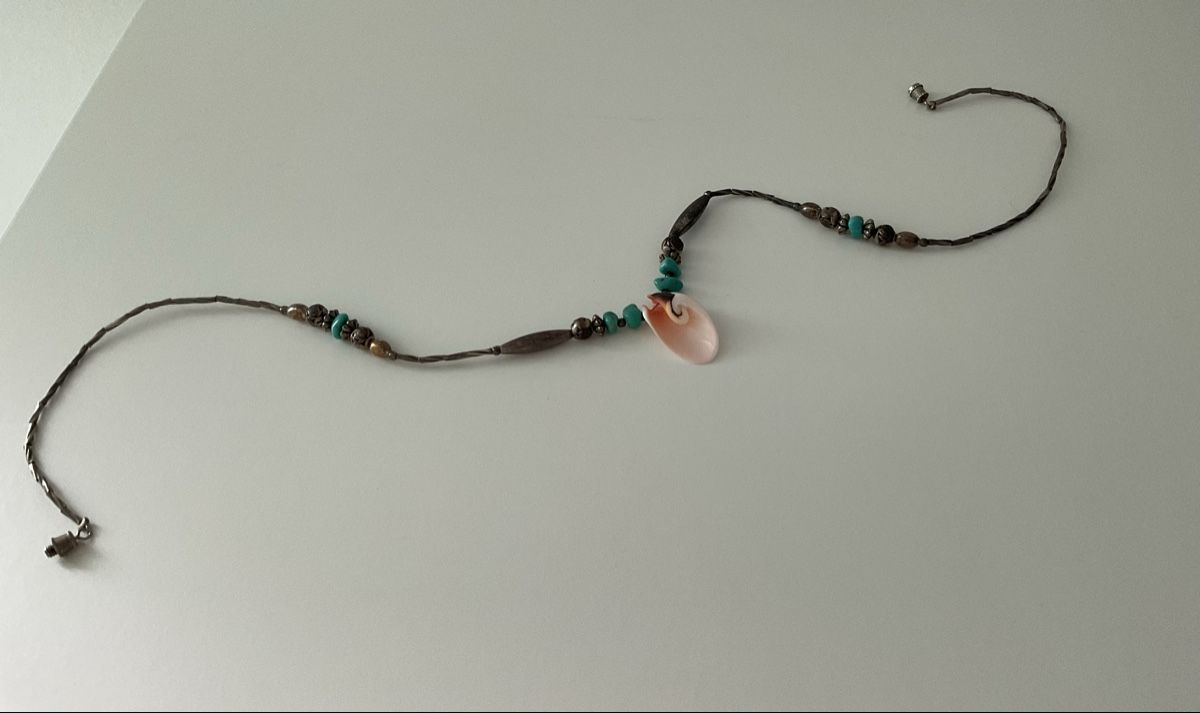 Catenine: Necklace with Turquoise and Shell Pendant – Usato da Basel venduto da cat_sq5m 1