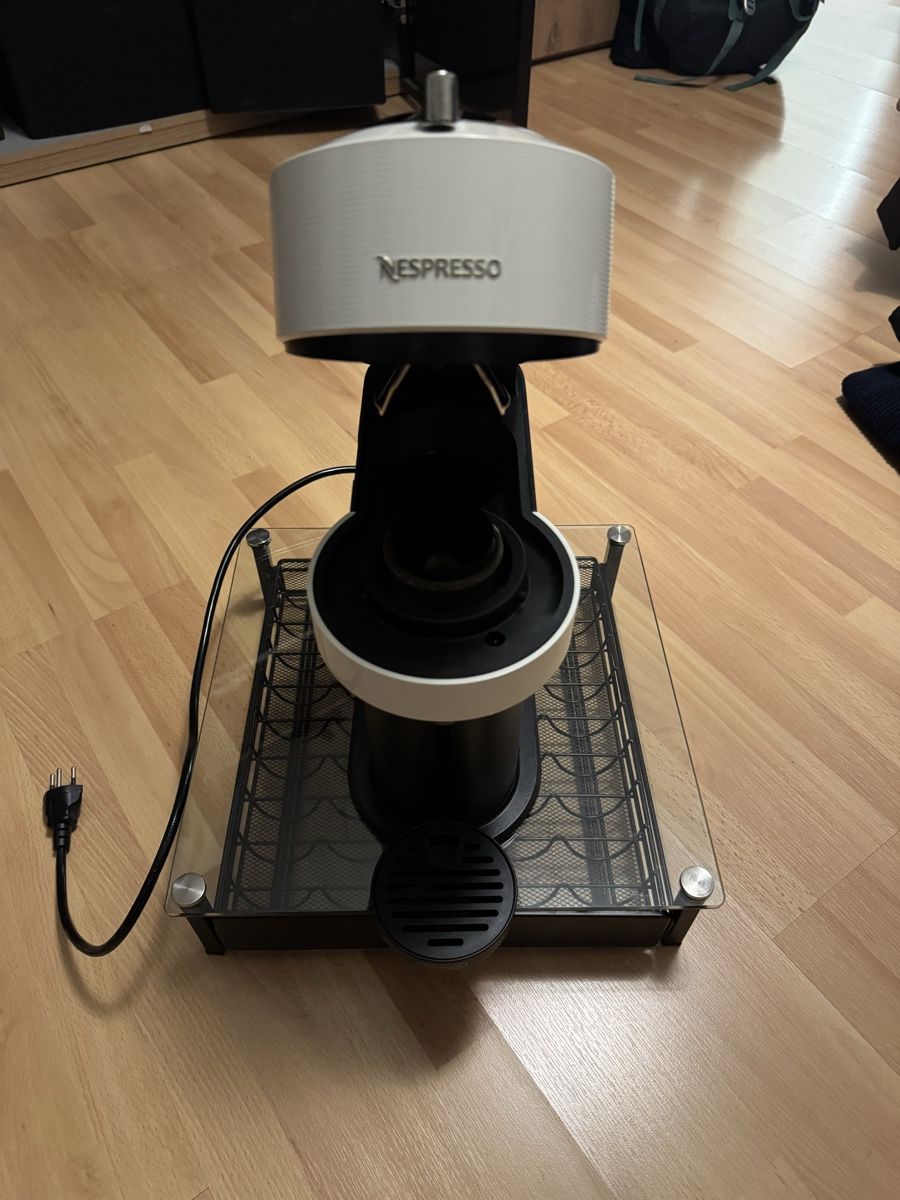 Nespresso Macchine per caffè & Macchine per espresso: Nespresso Vertuo+Kapselbehälter – Usato da Schaffhausen venduto da Faaabiiaaaan
