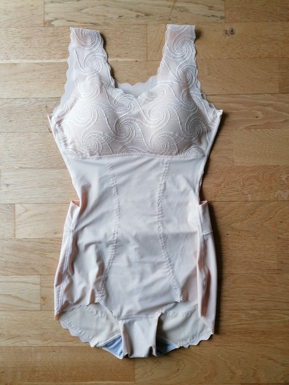 Altra biancheria intima: hübsche body gr. 32-34 – Usato da Uetikon am See venduto da Eijalina