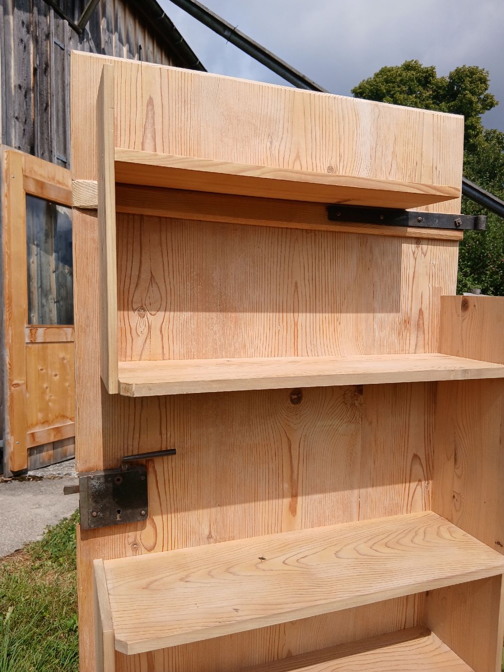 Scaffali: dekoratives Regal Tanne antik – Usato da Nesslau venduto da Jakobi01 1