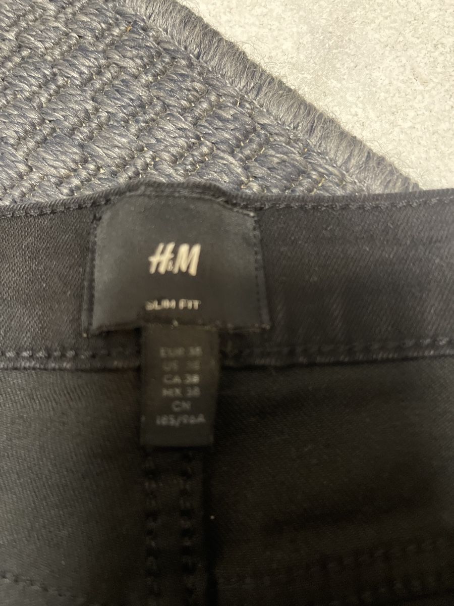 H&M Jeans: H&M Schwarze strechshorts gr 38 – Usato da Bad Zurzach venduto da Cuore34 1