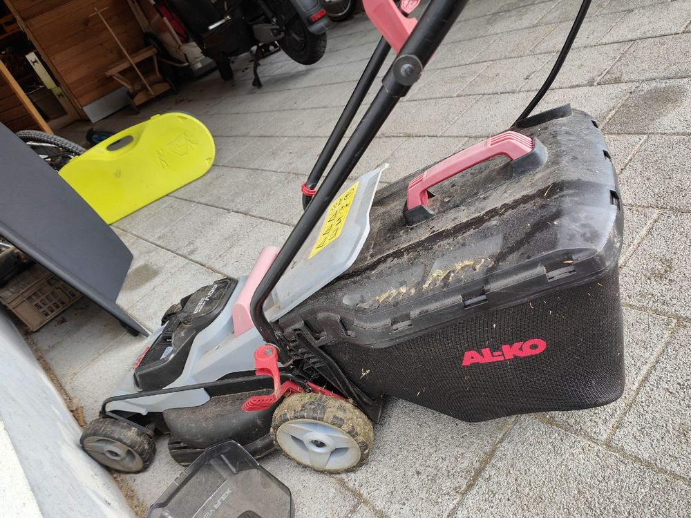 ALKO Akku Rasenmäher ohne Akkus! defekt Kaufen auf Ricardo