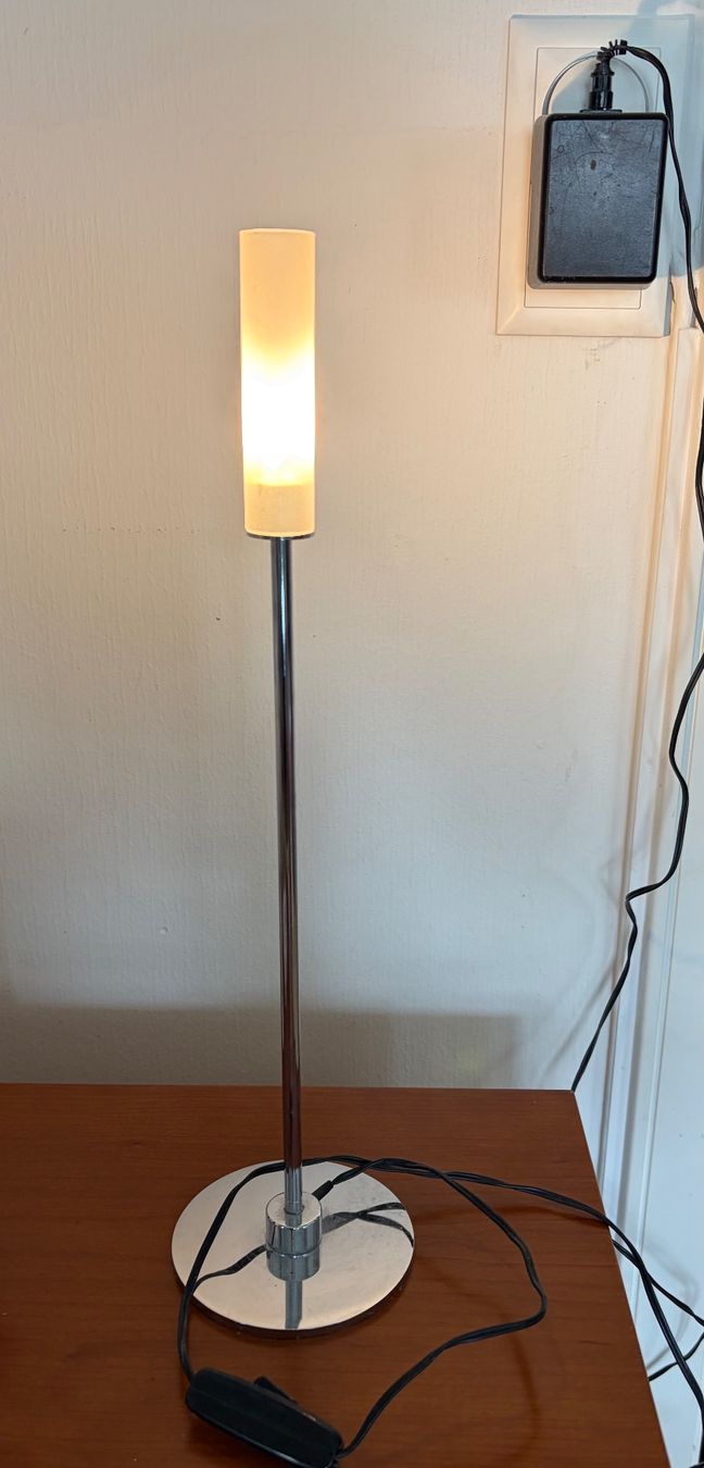 Lampade: Tischlampe, Chrom mit Milchglas – Usato da Luzern venduto da Lampion 1
