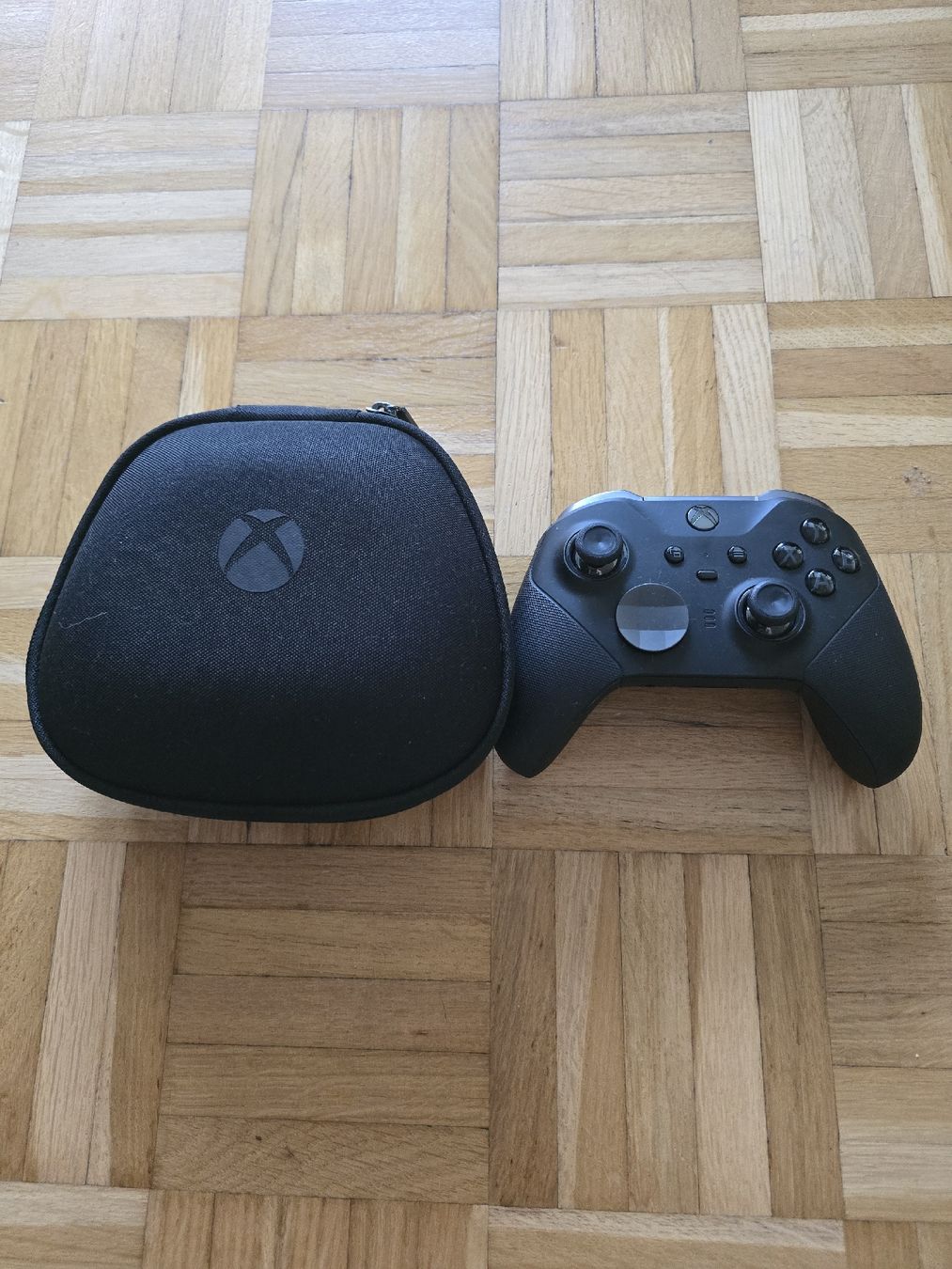 Controller: Xbox Elite Series 2 Controller mit Ladestation & Case – Usato da Arbon venduto da Musi15