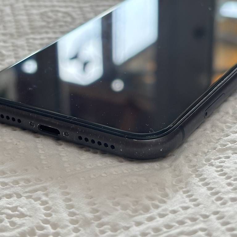 Apple Telefoni cellulari / Smartphones: iPhone 11, 64GB, Black – Usato da Wallisellen venduto da daniela3879 3