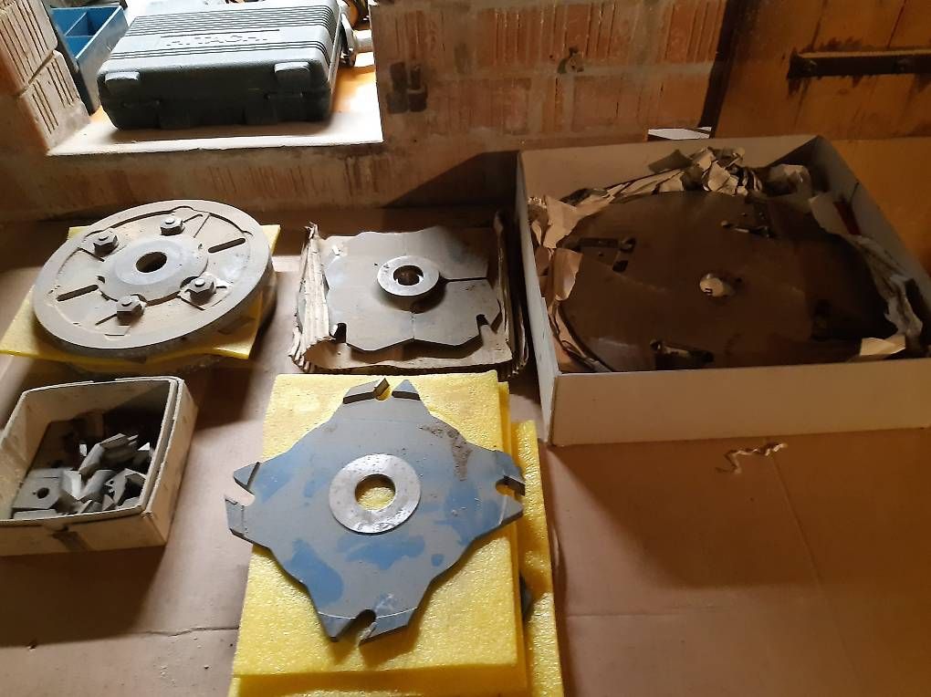 Tutte le macchine: Machines, outillages, burin Montabert etc... – Usato da Arzier-Le Muids venduto da Franfer 3