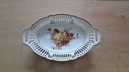 Grosse alte Durchbruchschale, Porzellan mit Rosenmuster