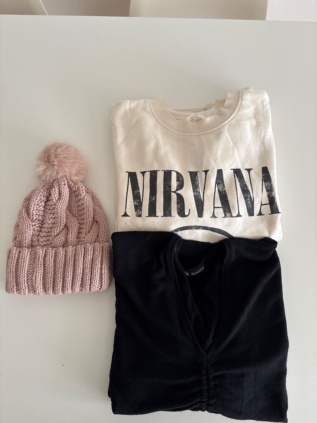 H&M Kleiderpakete: Zara Pullover&H&M Sweetshirt und H&M Kappe – Gebraucht aus Herisau von sen_8w8b