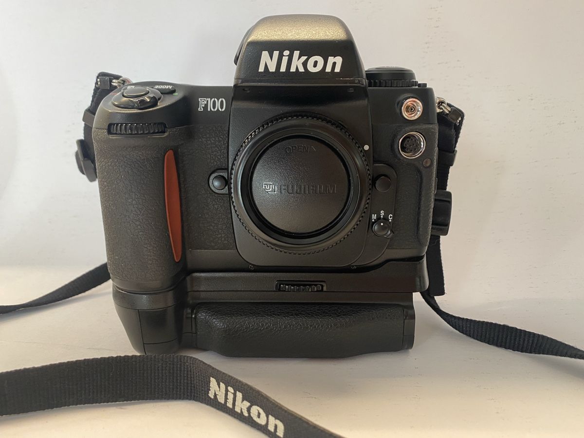 Nikon Fotocamera: Nikon F100 – Usato da Leysin venduto da Andrew1854