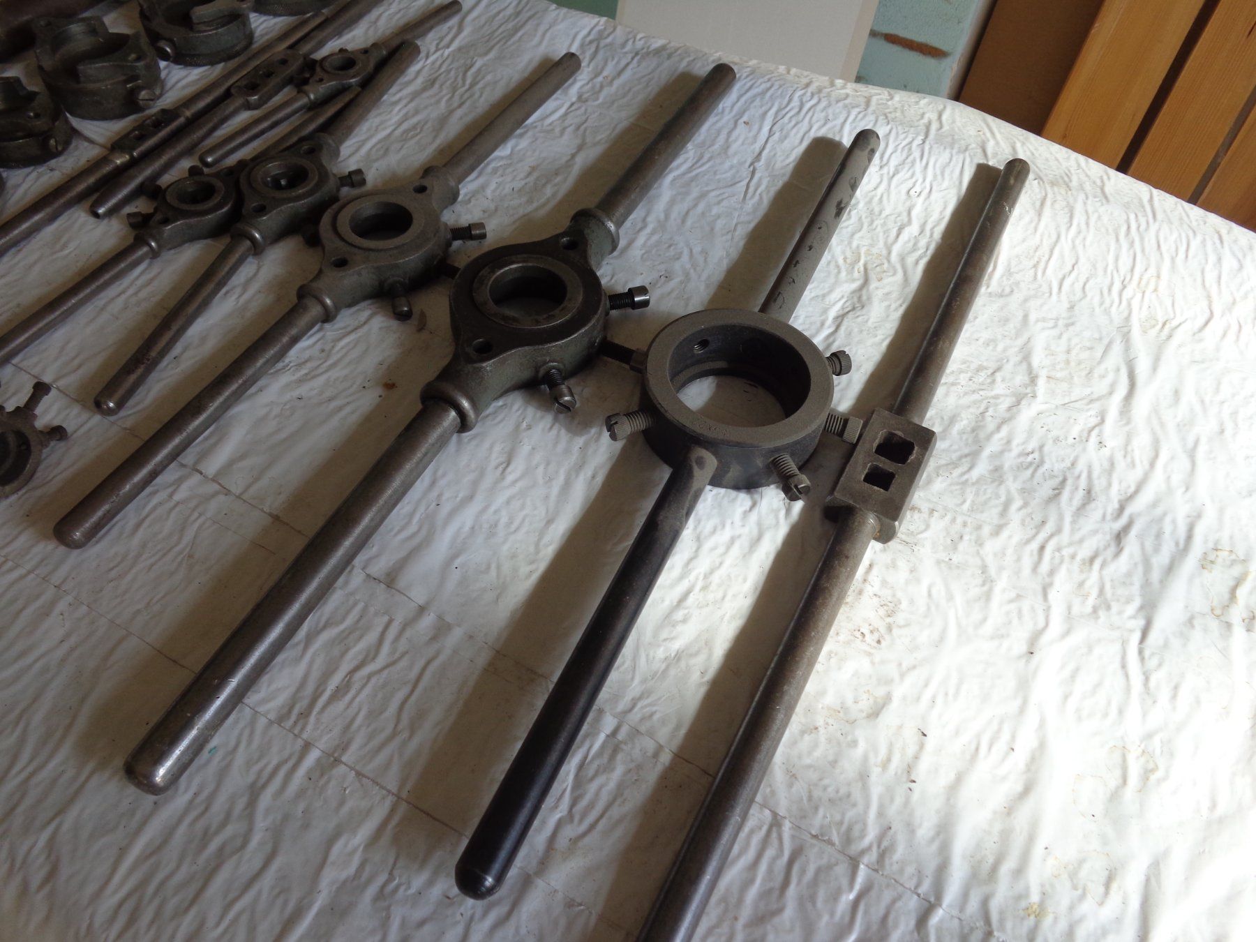 Tous les outils: 3 .Gewindeschneideset Gross Diverse Einsätze – D'occasion à Liestal par Gecko16 1