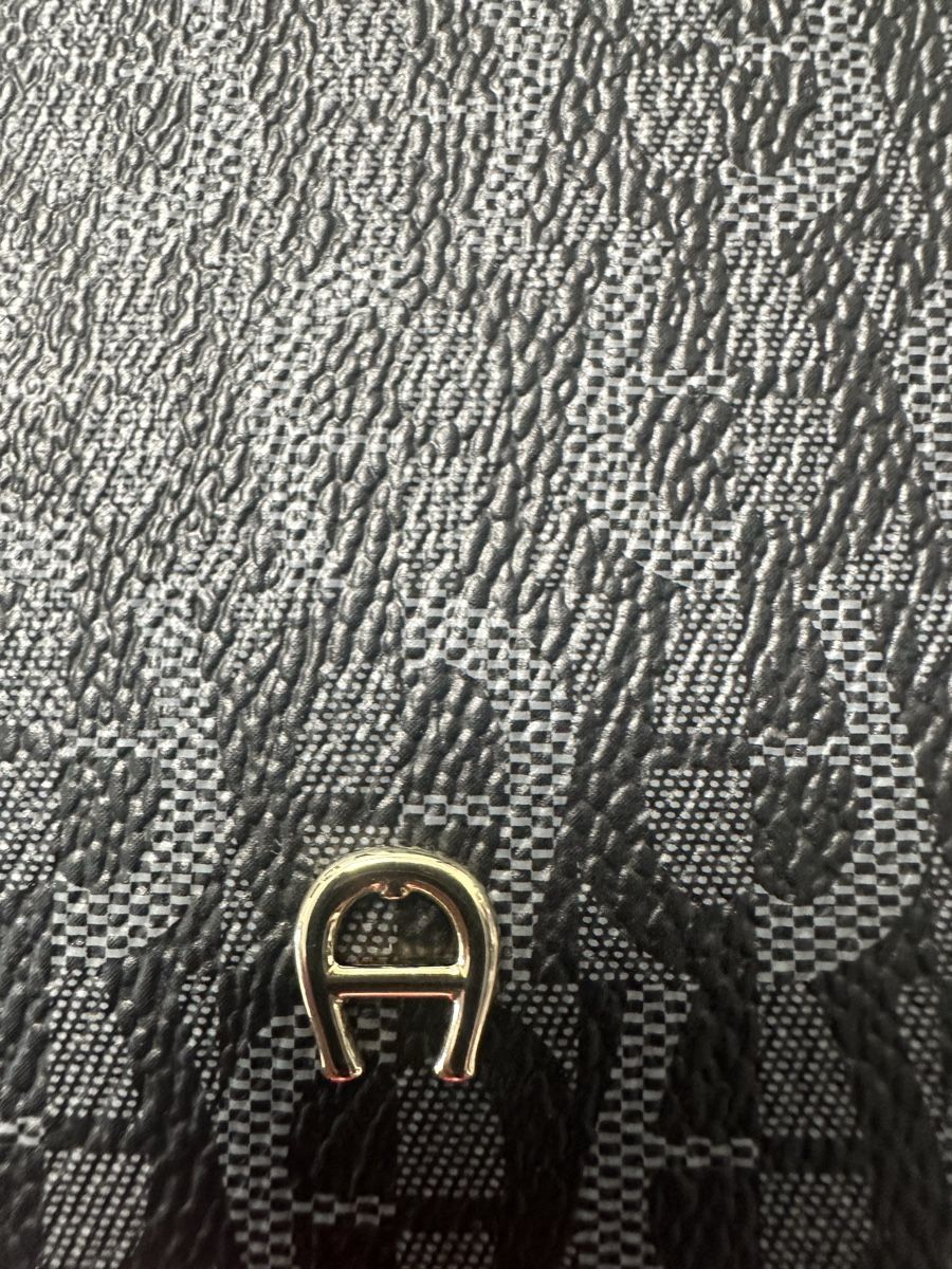 Aigner Borse da donna: Aigner Umhängetasche  /grau mit Logo-Muster, neu – Nuovo e nell'imballaggio originale da Wettswil venduto da haddy91 4