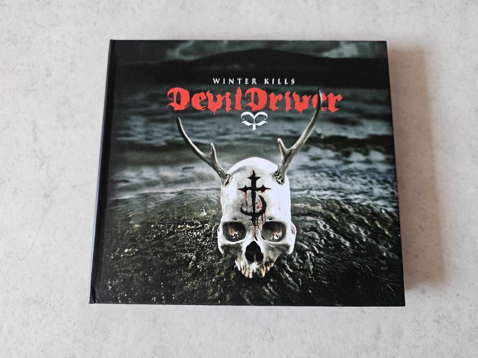 CD: Devildriver  -  Winter Kills  /  CD + DVD – Usato da Schneisingen venduto da backstore24