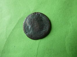 uralte Bronzemünze  18 mm     2.15 g