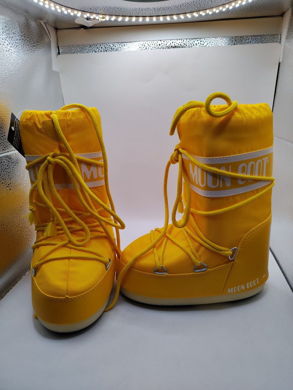 Moon Boot Scarpe da uomo: Moon Boot - Icon Nylon - Yellow Gr. 27-30 – Nuovo e nell'imballaggio originale da Dällikon venduto da Retouren_Resale