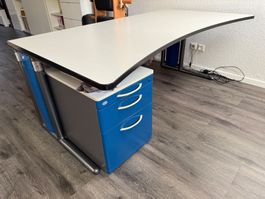 Schreibtisch / Bürotisch mit Korpus
