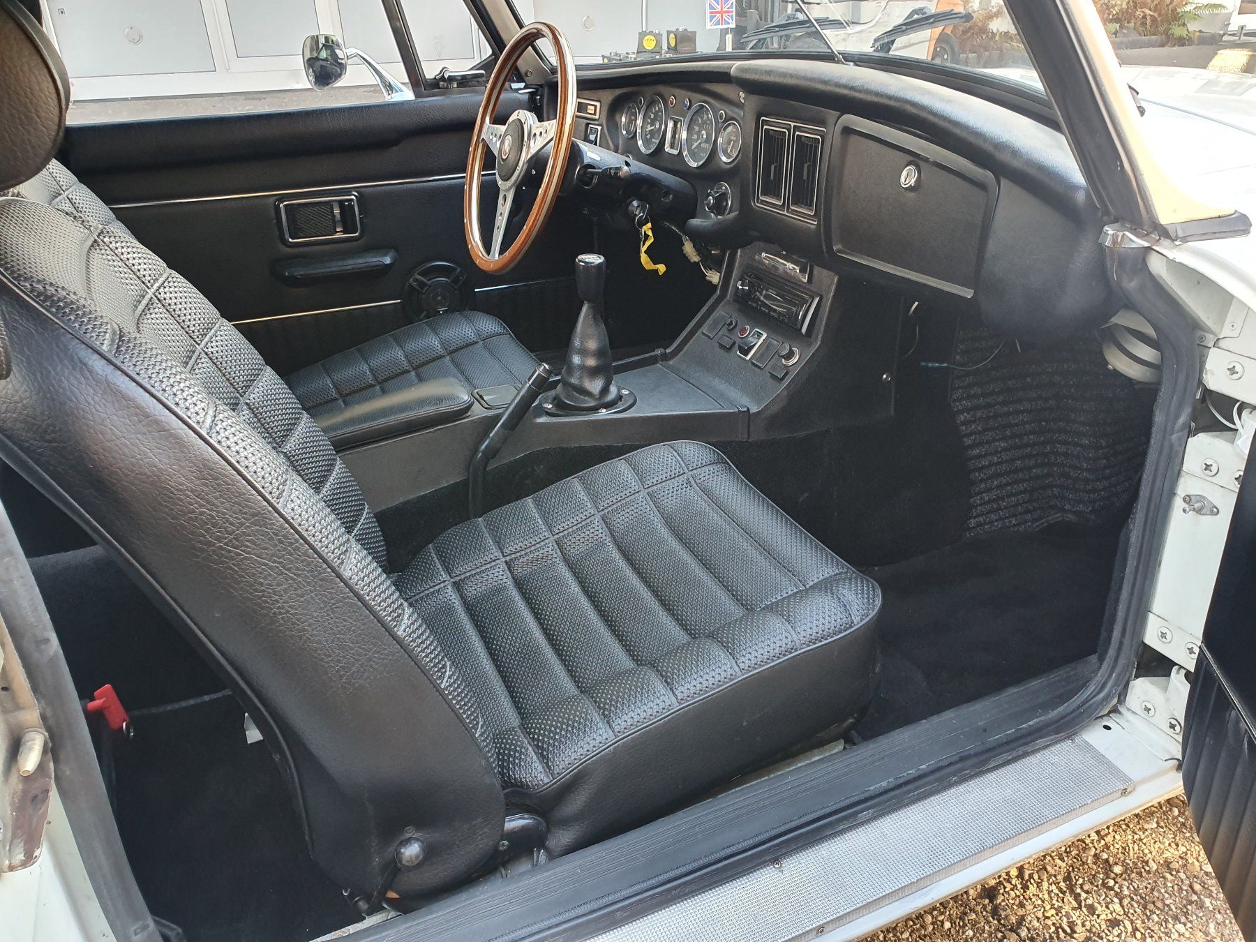 MG Automobili: MG B Roadster mit Oldtimereintrag – Usato da Schwarzenbach SG venduto da MGTC 5