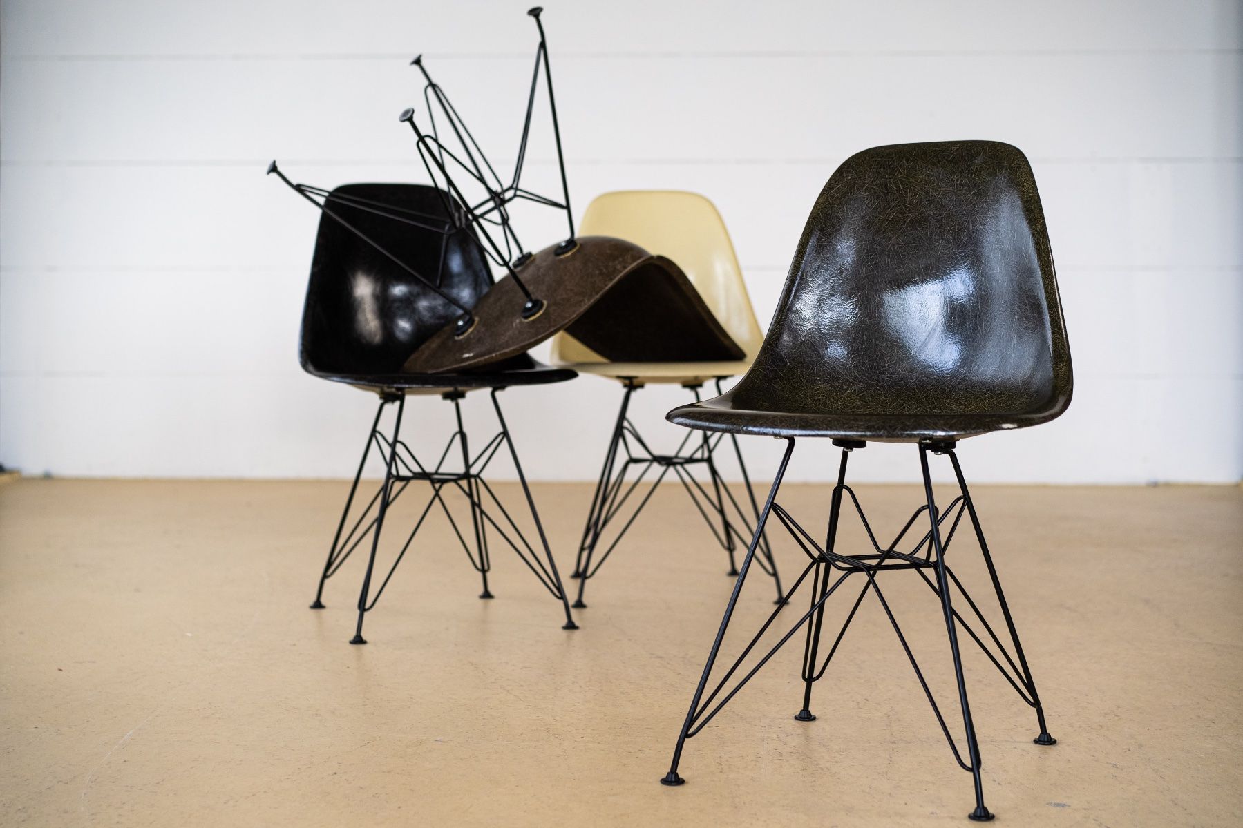 Herman Miller Stühle: Vintage Eames Fiberglas Stühle Hermann Miller - Eiffel Base – Gebraucht aus Meinisberg von atelier_TILIJA 6