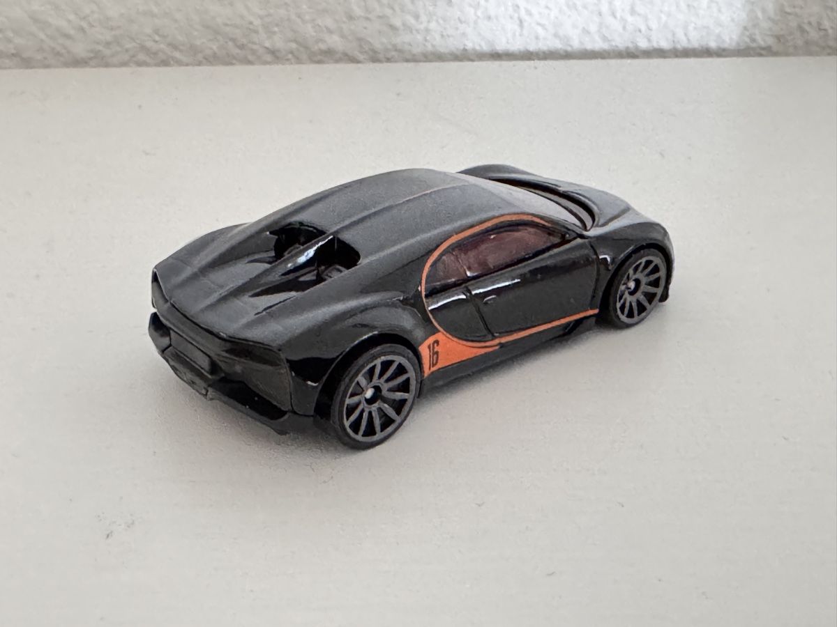 Hot Wheels Modellini d'auto: Hot Wheels Mystery Model Bugatti Chiron schwarz – Nuovo (secondo la descrizione) da Oberhasli venduto da digital-capture 1