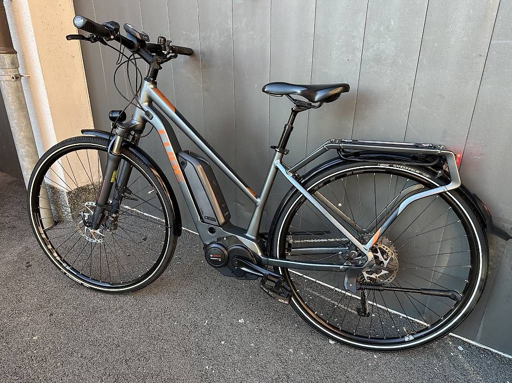 Vélos: E-bike trekking Cube touring 28  – D'occasion à Quartino par DiloUsato 3