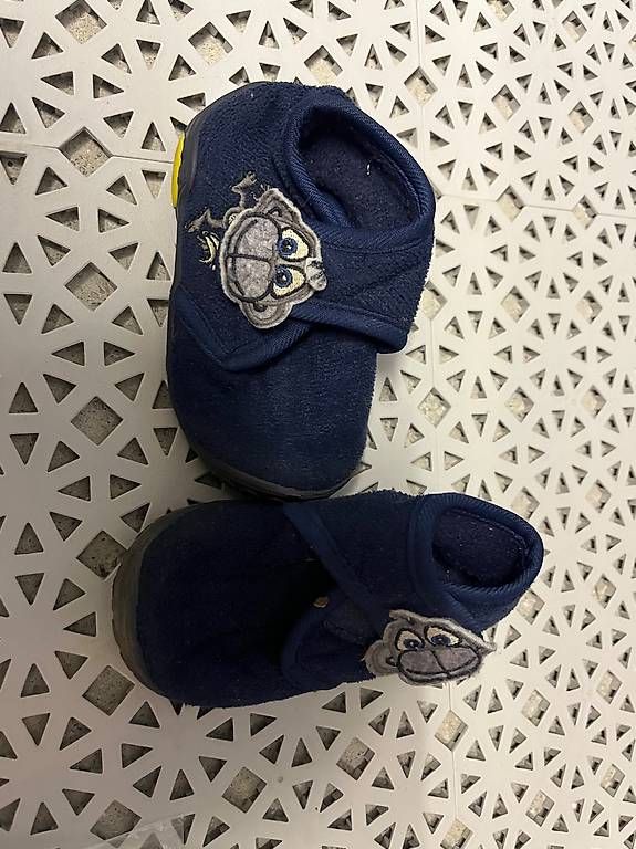 Scarpe per ragazzi: Div. Schuhe je 1.- – Usato da Aefligen venduto da Biienli 3