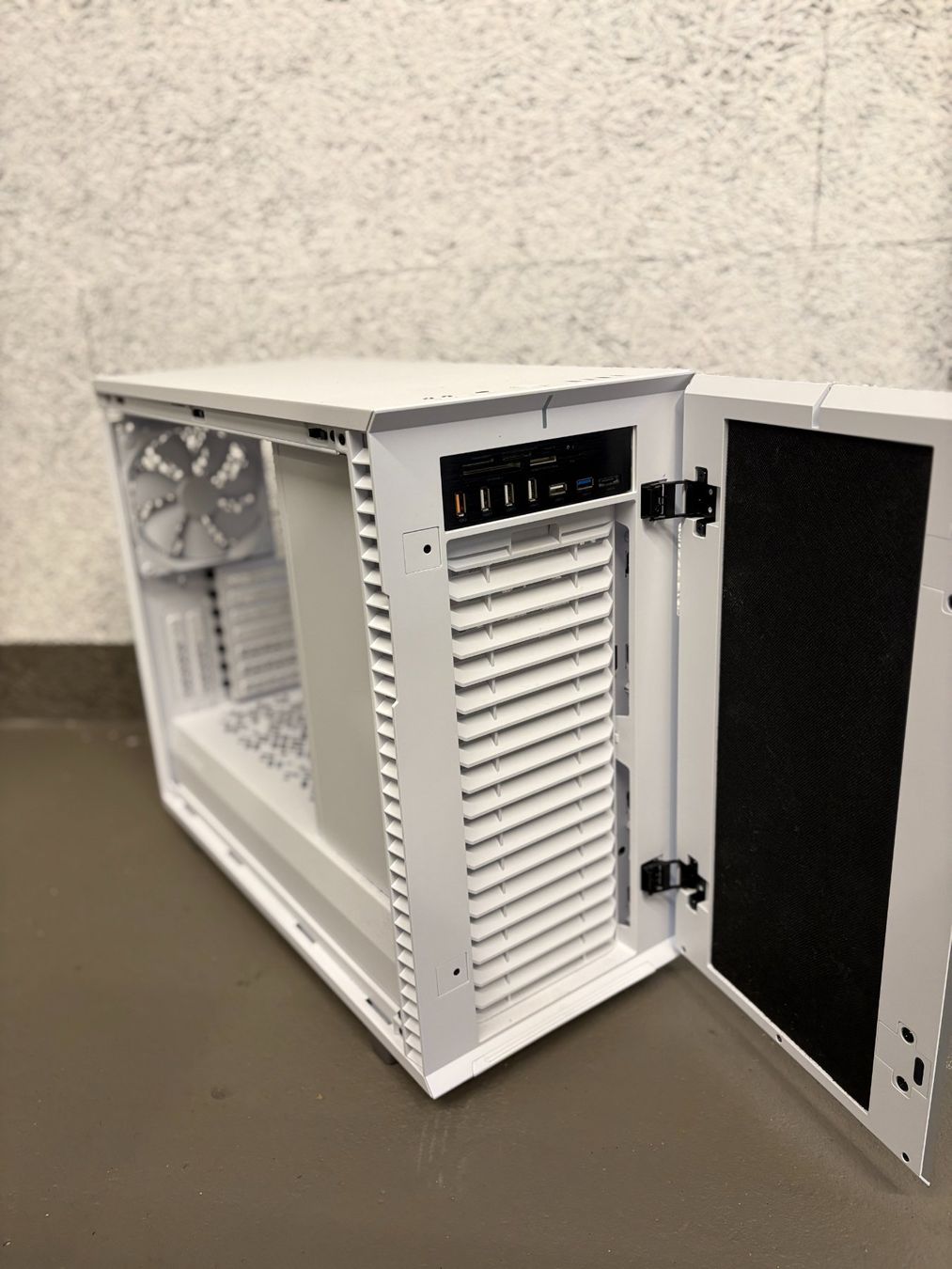 Fractal Gehäuse: Fractal Define 7 Weiss PC-Gehäuse – Gebraucht aus Fischbach-Göslikon von ElMundo01