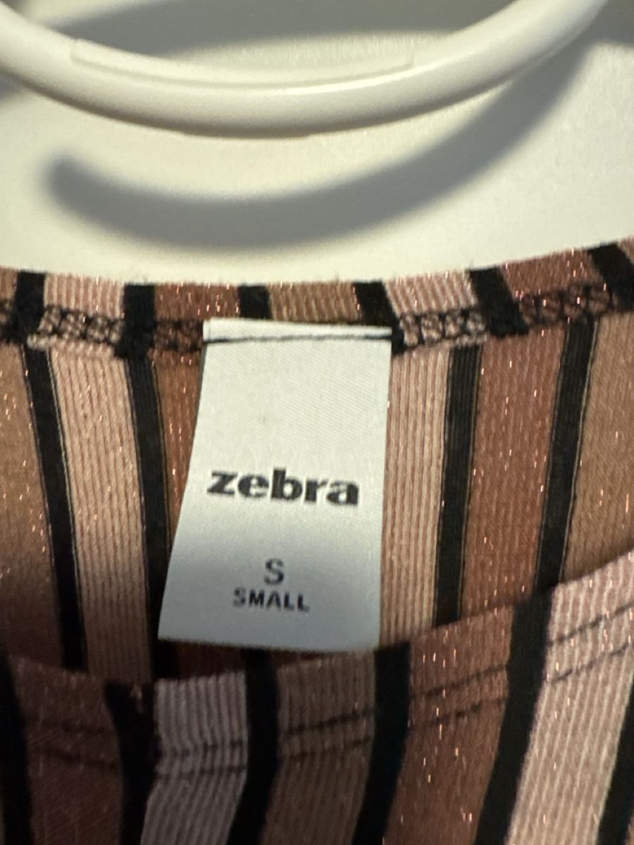 Zebra Top: Gestreiftes glitzer Zebra Top, Grösse S, Langarm – Nuovo (secondo la descrizione) da Thun venduto da Vans_98 1