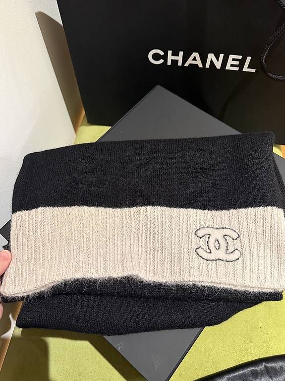 Chanel Foulard & Sciarpe: Chanel cashmere Schal – Nuovo e nell'imballaggio originale da Zürich venduto da Mirs92 3