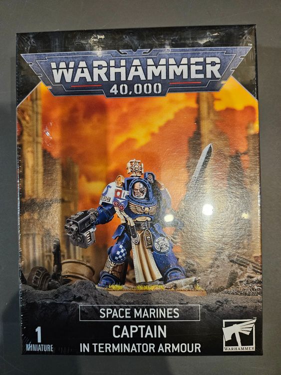 Warhammer 40 000 – Bibliothécaire Space Marine En Armure Terminator (2023) – Kit Plastique 14 Pièces, Base 40 Mm