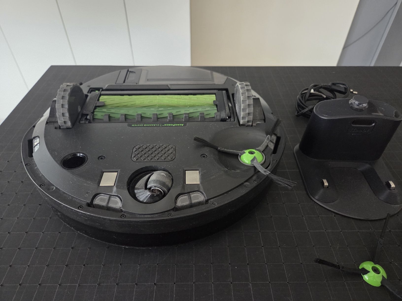 Irobot Aspirapolveri & Accessori: iRobot Roomba i3 – Usato da Hauptwil venduto da Ch.Wid 1