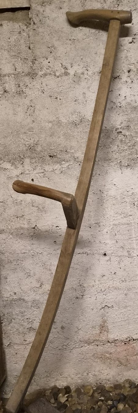 Tous les outils: Alte Sense Sägesse mit Holzgriff – D'occasion à Rüegsauschachen par Ctba82 2