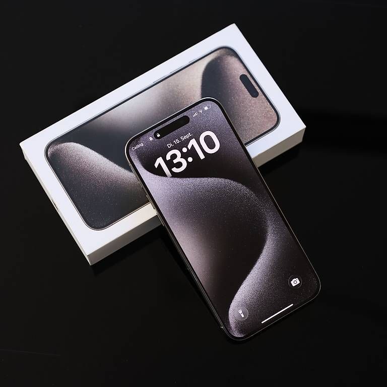 Telefoni cellulari / Smartphones: iPhone 15 Pro Max 512GB Silber Akku 100% – Usato da Zürich venduto da jdi_d5bv