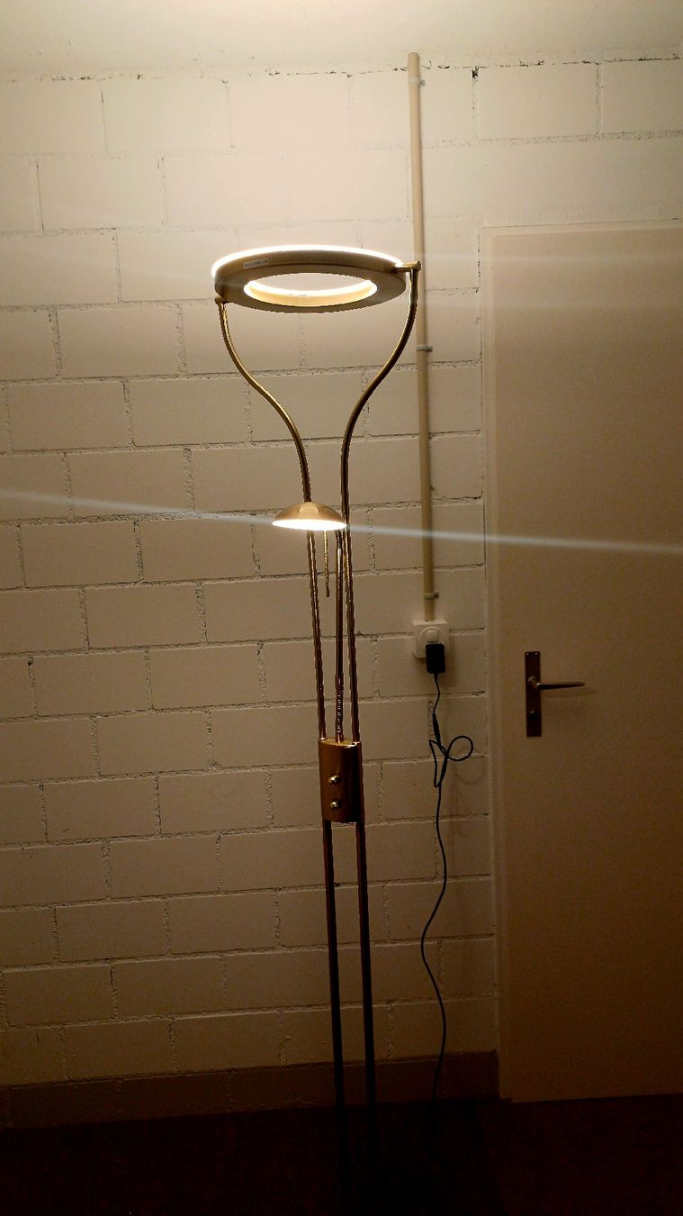 Lampade: Stehlampe Gold Neuwertig – Nuovo (secondo la descrizione) da Sissach venduto da egdluegesdl 2